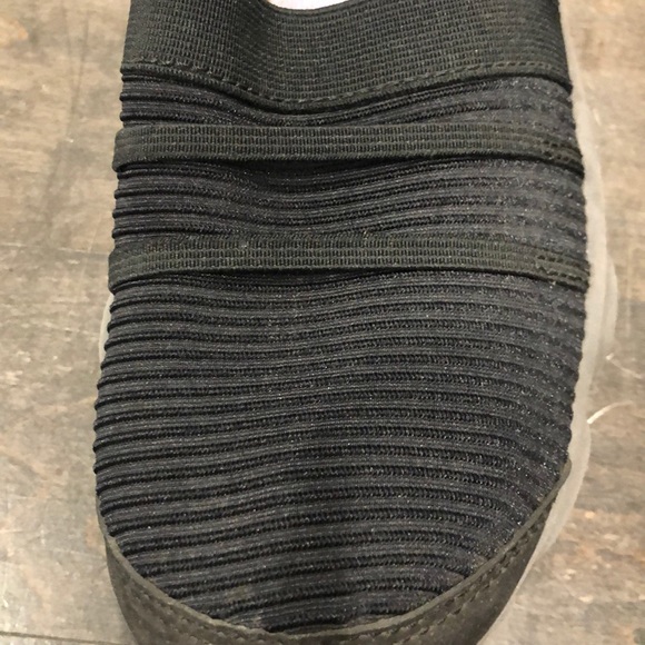 Super comfy black everyday sneakers - Picture 4 of 6